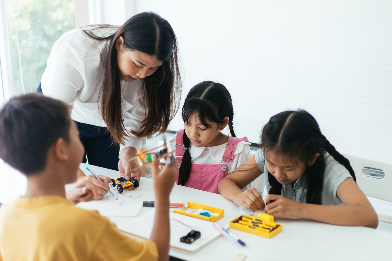 Teacher Educating Young Learners About Robots